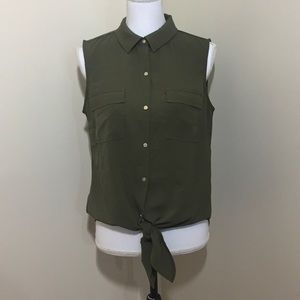 Jones New York || Woman’s Green Olive Sleeveless shirt Sz M